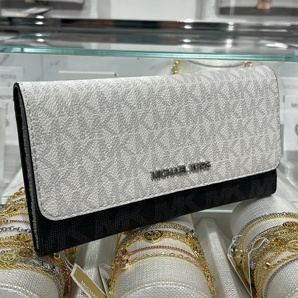 Michael Kors Jet Set Large Logo Trifold Wallet
Optic White Multi
NWT - Picture 3 of 16